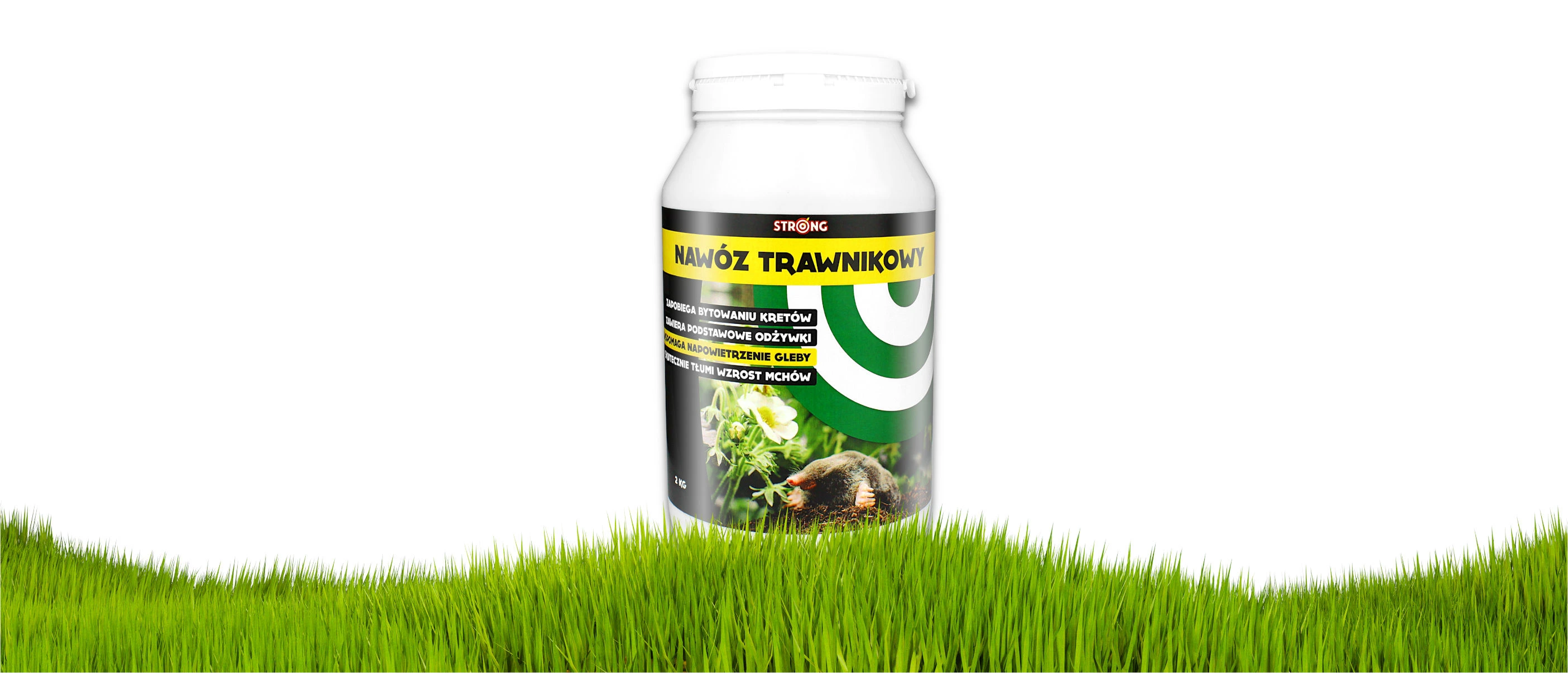 STRONG nawóz trawnikowy granulowany na trawę – przeciw kretom i mchu, gęsty zielony trawnik, opakowanie na tle trawy