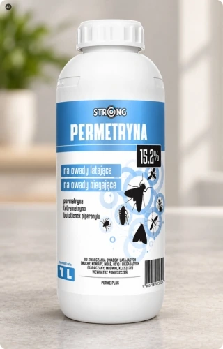 . Biała butelka STRONG Permetryna 15,2% o pojemności 1 l, preparat na owady latające i biegające.